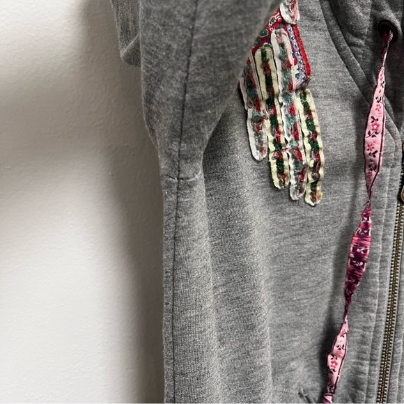 FREE PEOPLE Patchwork Ribbon Fitted Hoodie size Large (fits more like a medium) - Picture 9 of 15